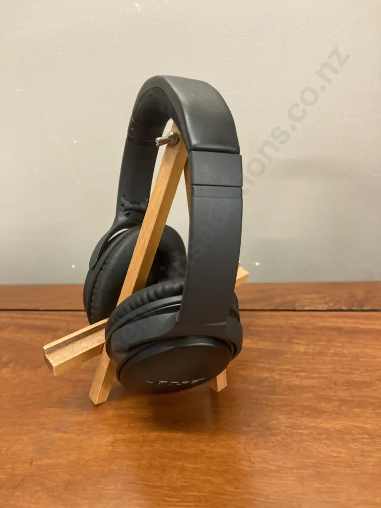 Bose QuietComfort Headphones - Black With Carry Case Image 1++